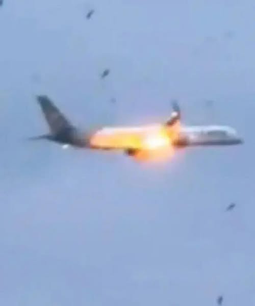 The moment flames erupted from a Boeing plane mid-air forcing pilots to make an emergency landingCredit: X